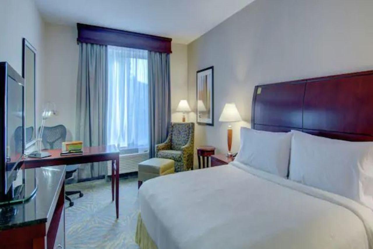 Hilton Garden Inn Norwalk Zewnętrze zdjęcie