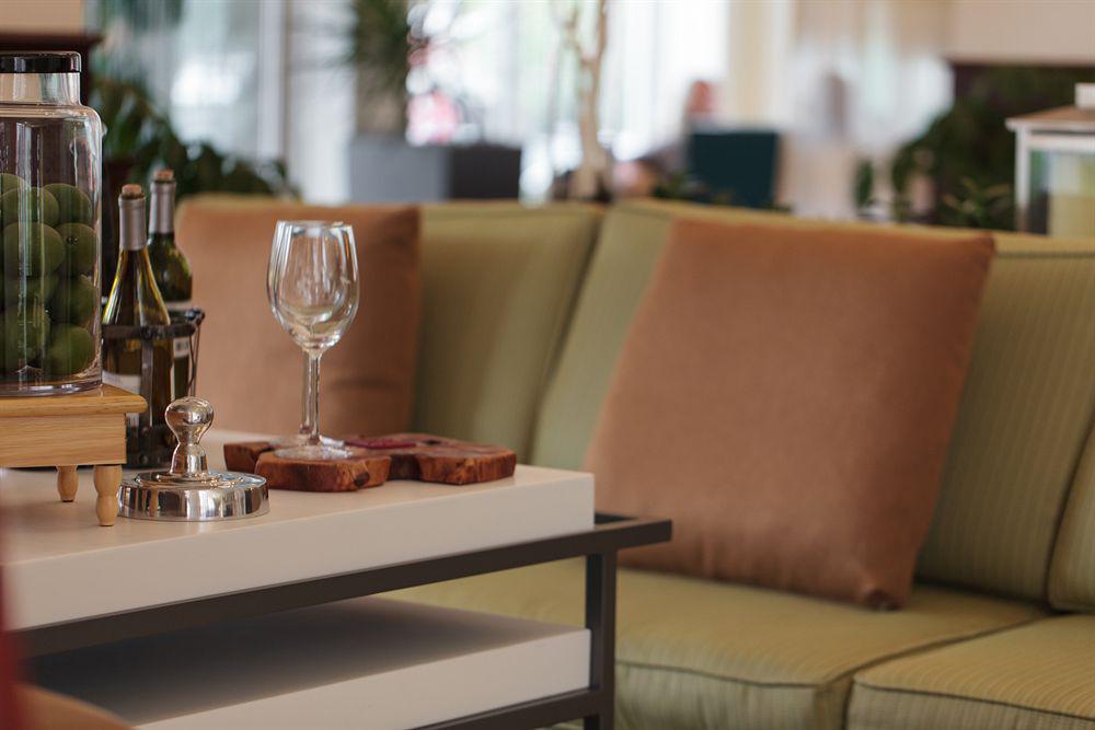 Hilton Garden Inn Norwalk Zewnętrze zdjęcie