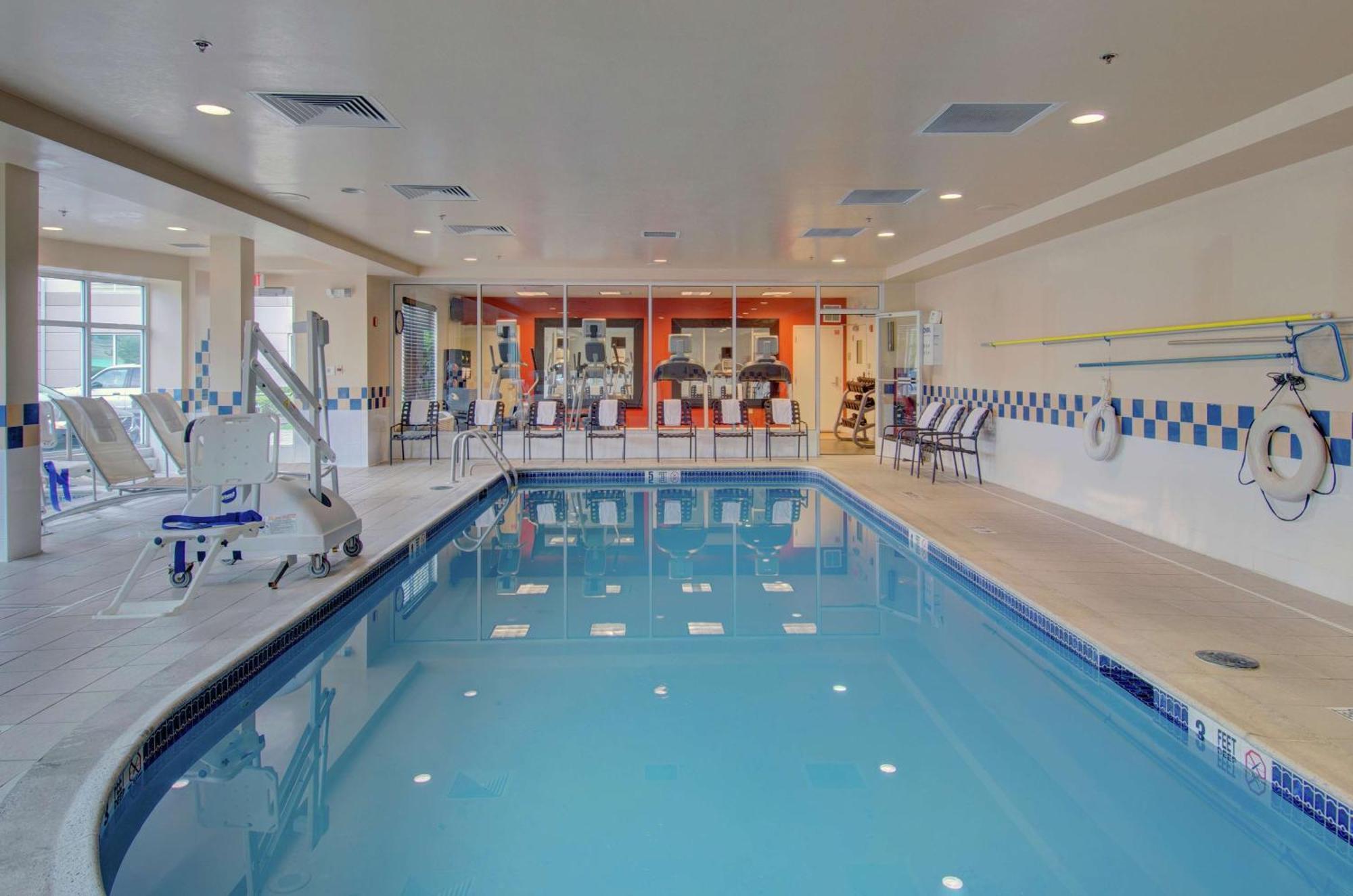 Hilton Garden Inn Norwalk Zewnętrze zdjęcie