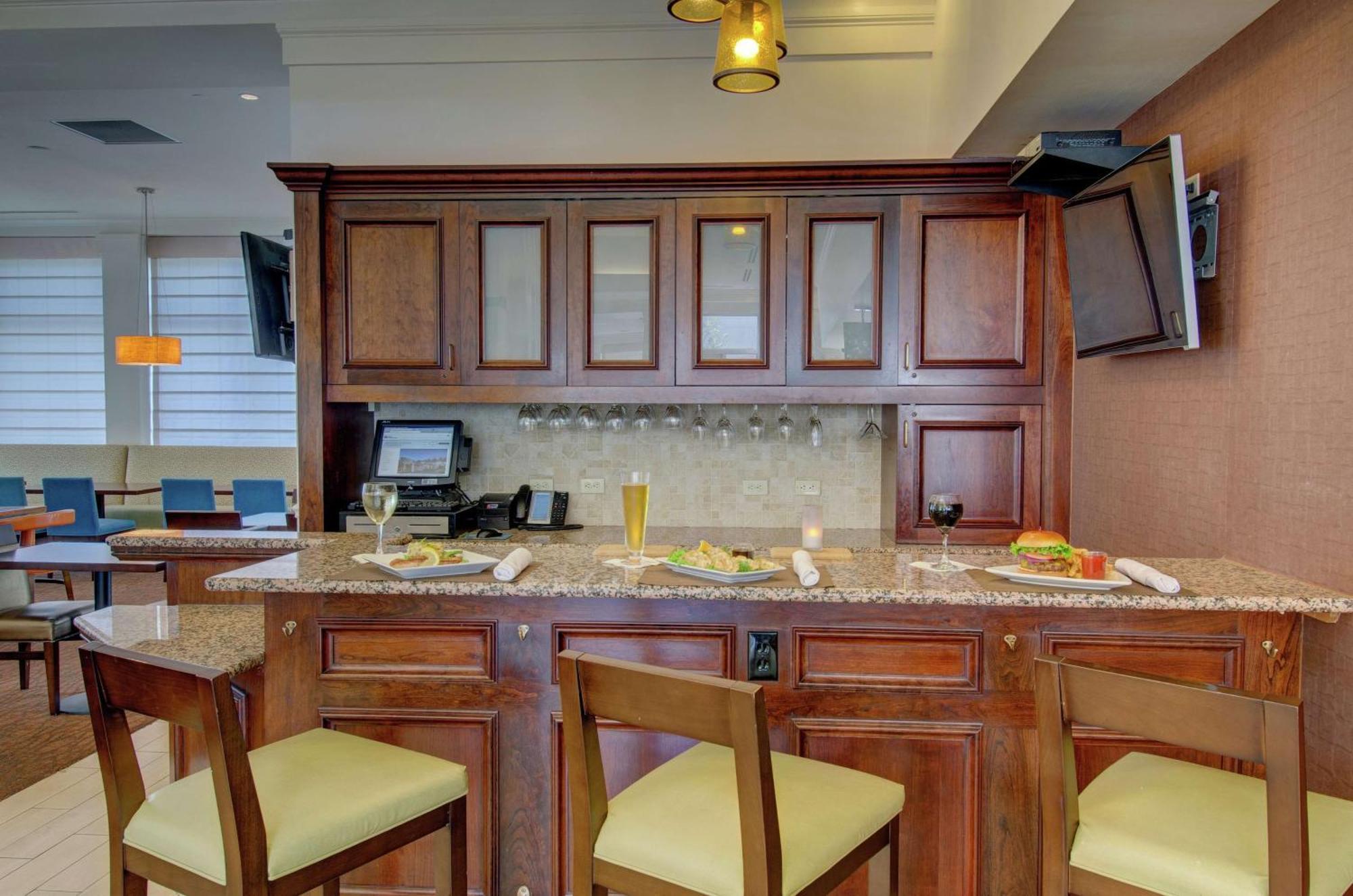 Hilton Garden Inn Norwalk Zewnętrze zdjęcie