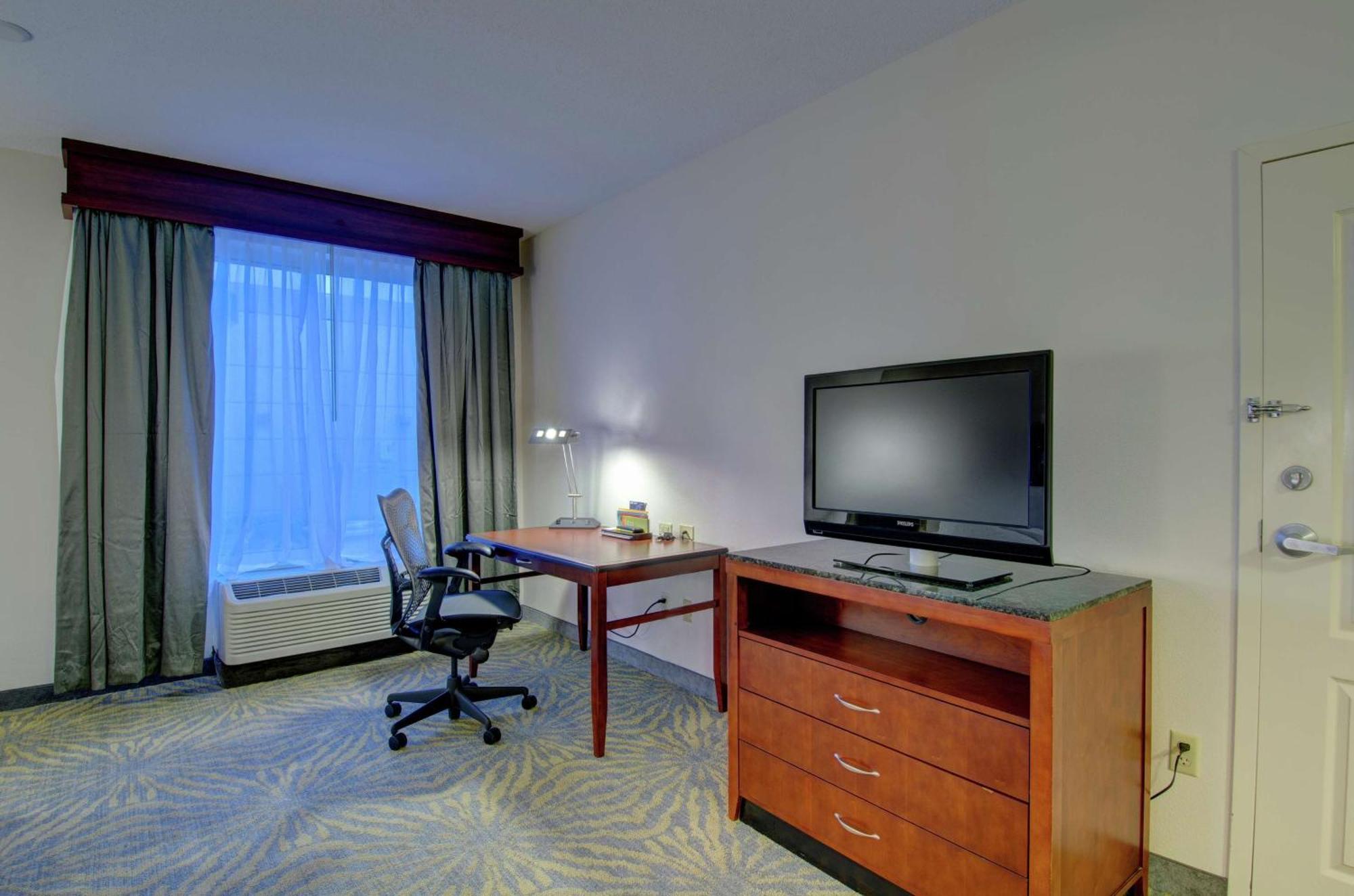 Hilton Garden Inn Norwalk Zewnętrze zdjęcie