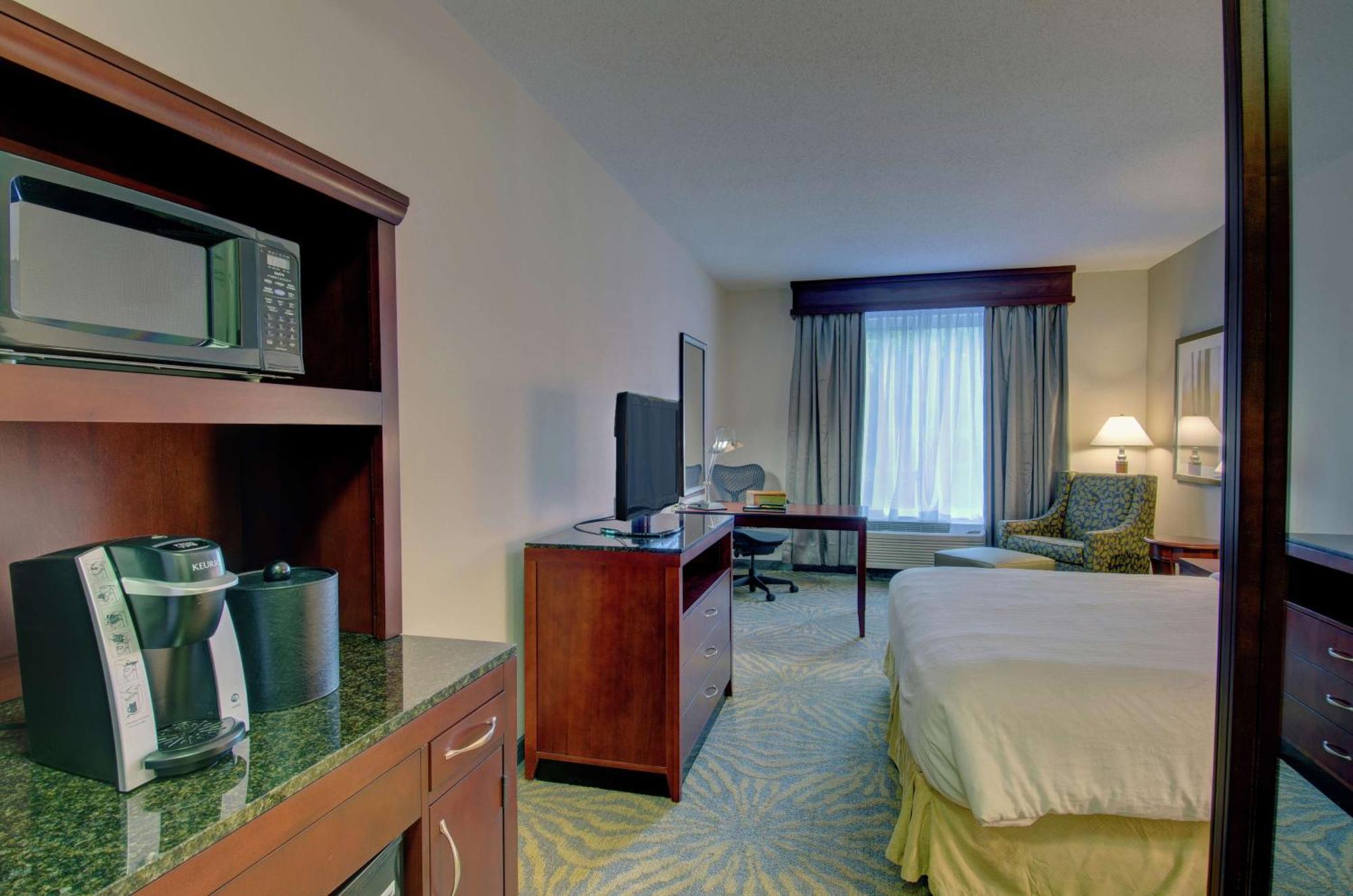 Hilton Garden Inn Norwalk Zewnętrze zdjęcie