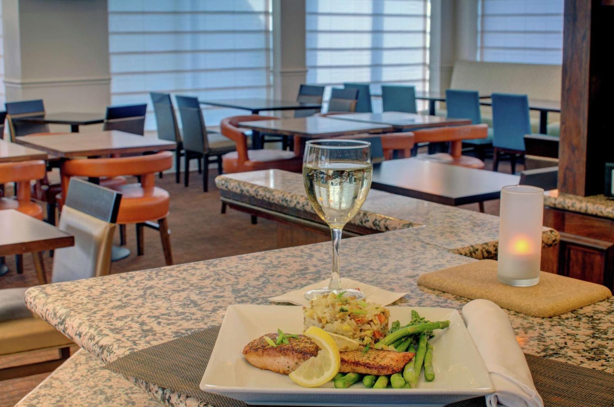 Hilton Garden Inn Norwalk Zewnętrze zdjęcie