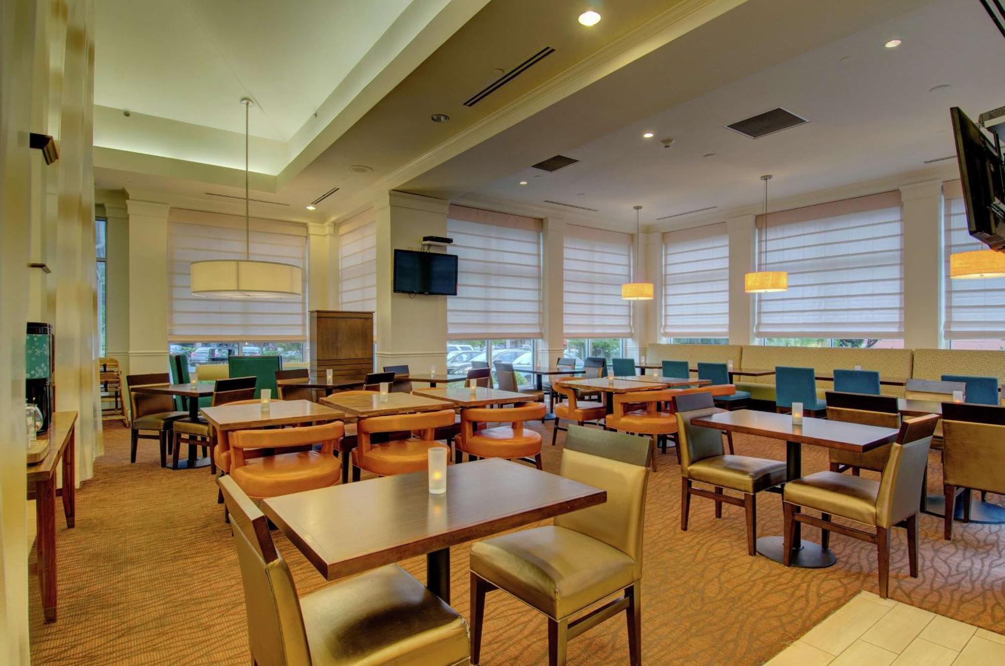 Hilton Garden Inn Norwalk Zewnętrze zdjęcie
