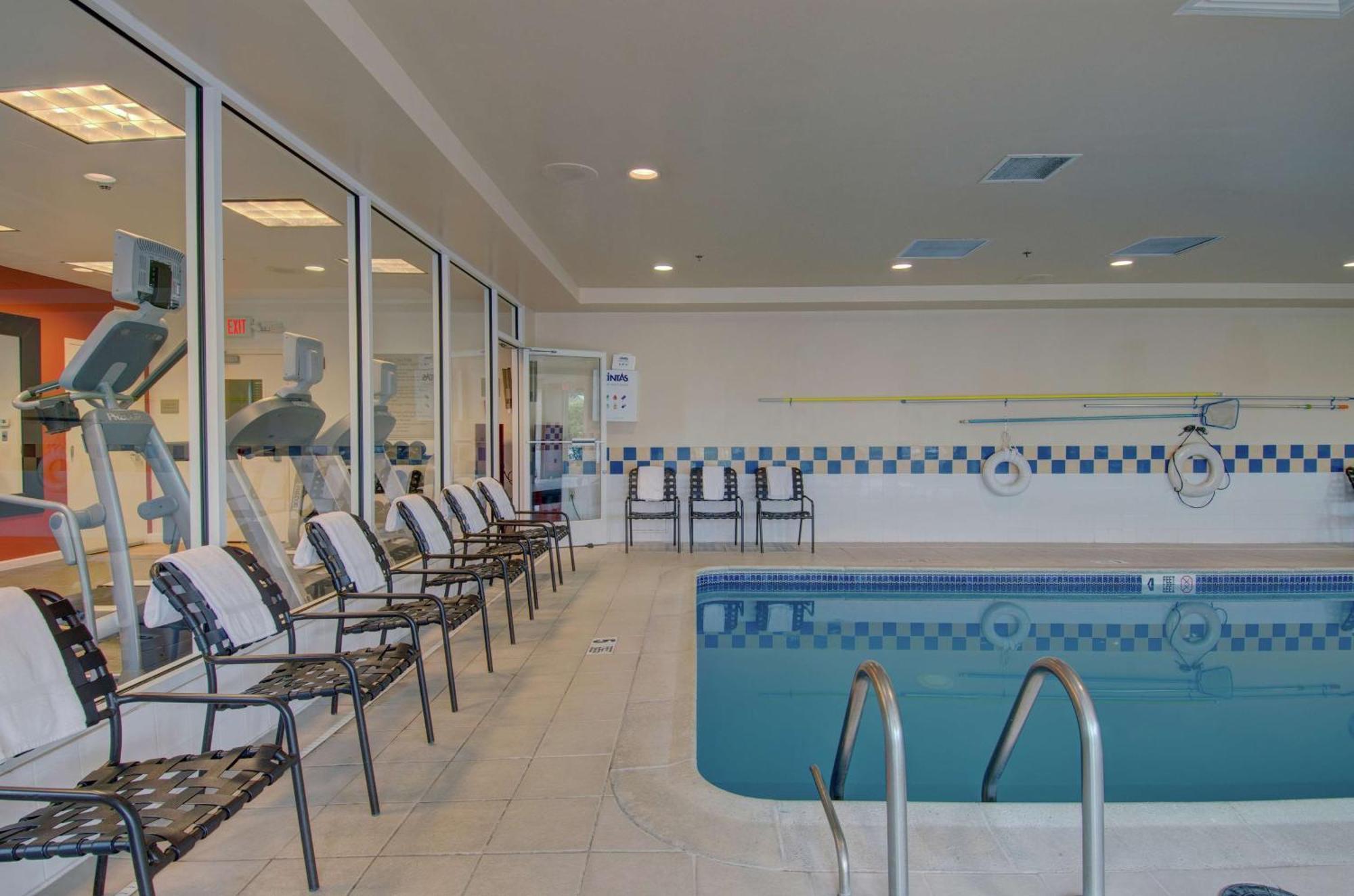 Hilton Garden Inn Norwalk Zewnętrze zdjęcie