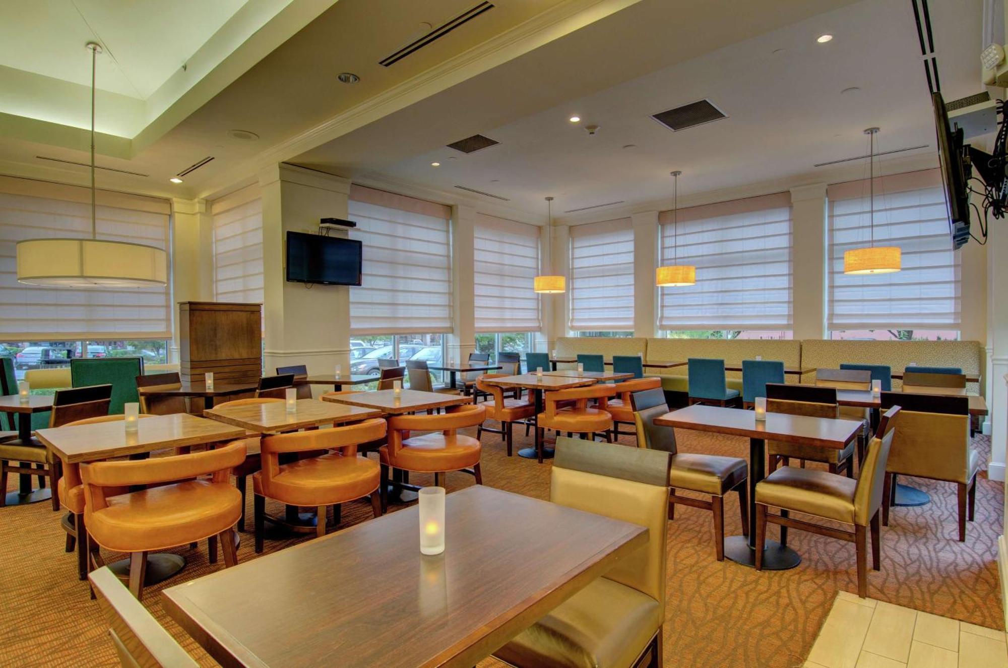 Hilton Garden Inn Norwalk Zewnętrze zdjęcie