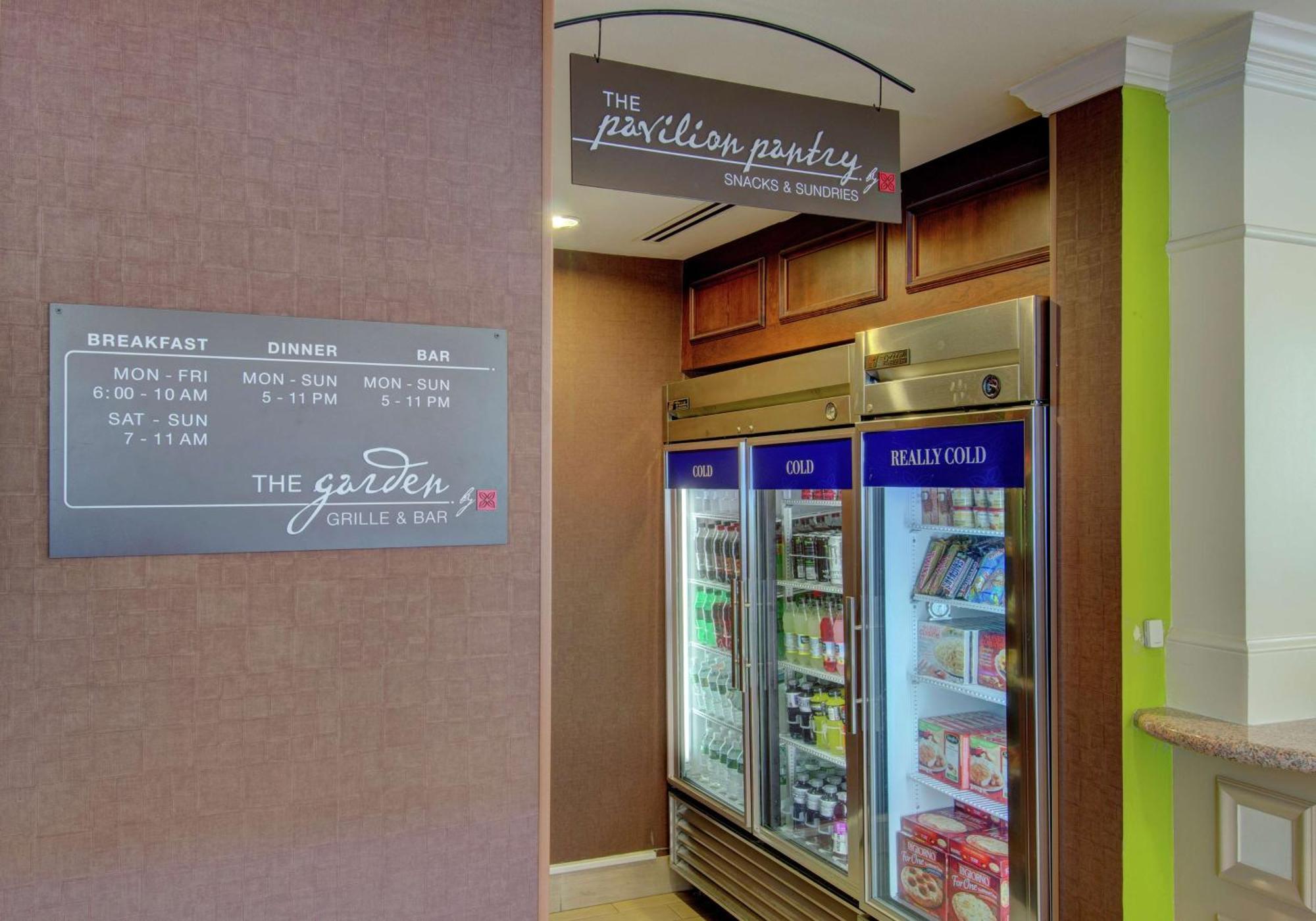 Hilton Garden Inn Norwalk Zewnętrze zdjęcie