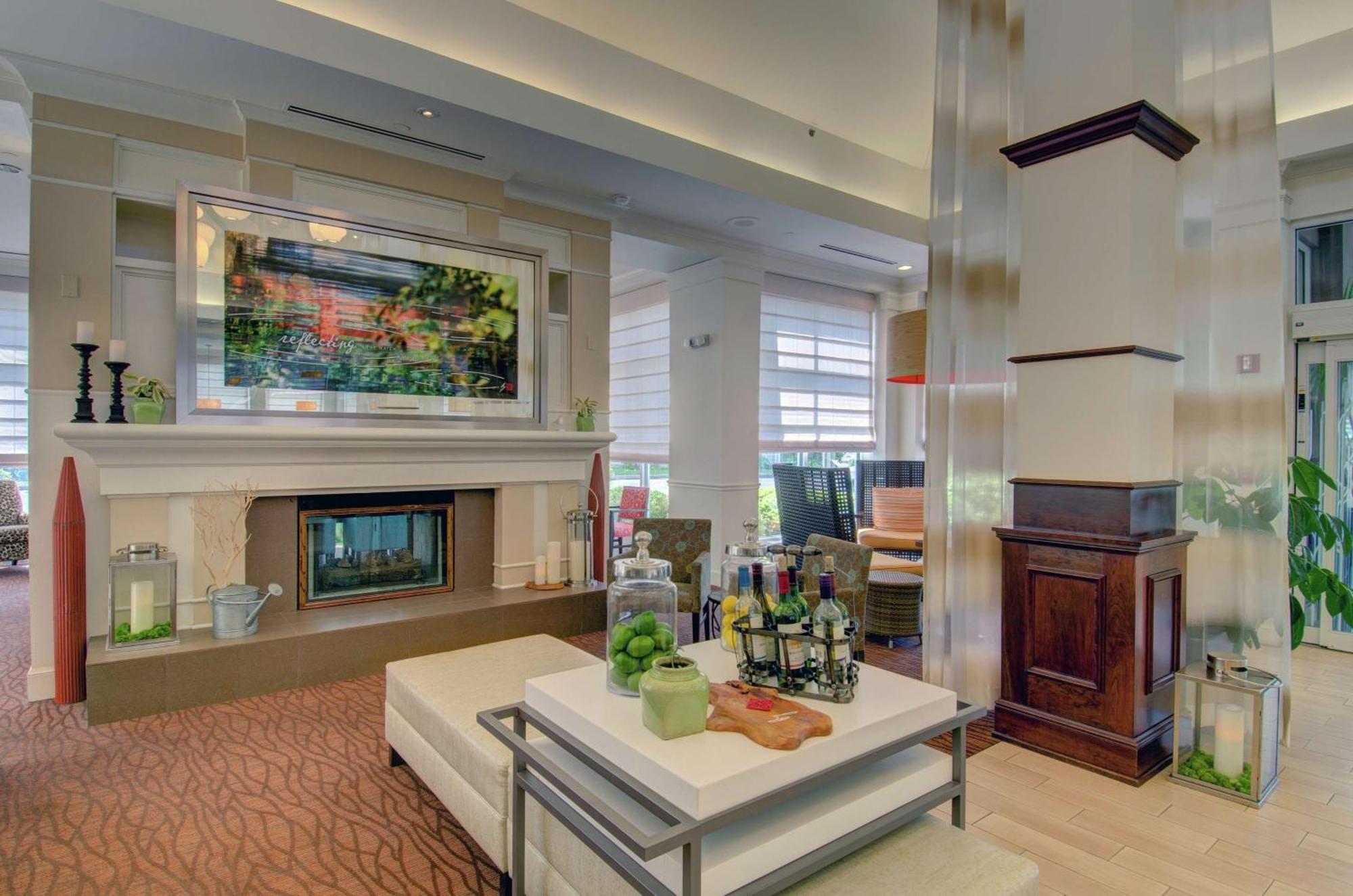 Hilton Garden Inn Norwalk Zewnętrze zdjęcie