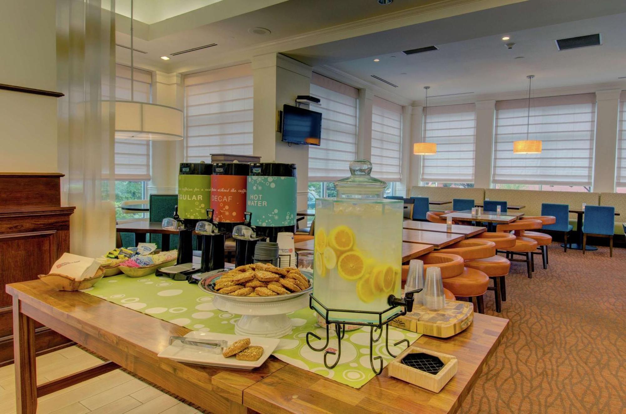 Hilton Garden Inn Norwalk Zewnętrze zdjęcie