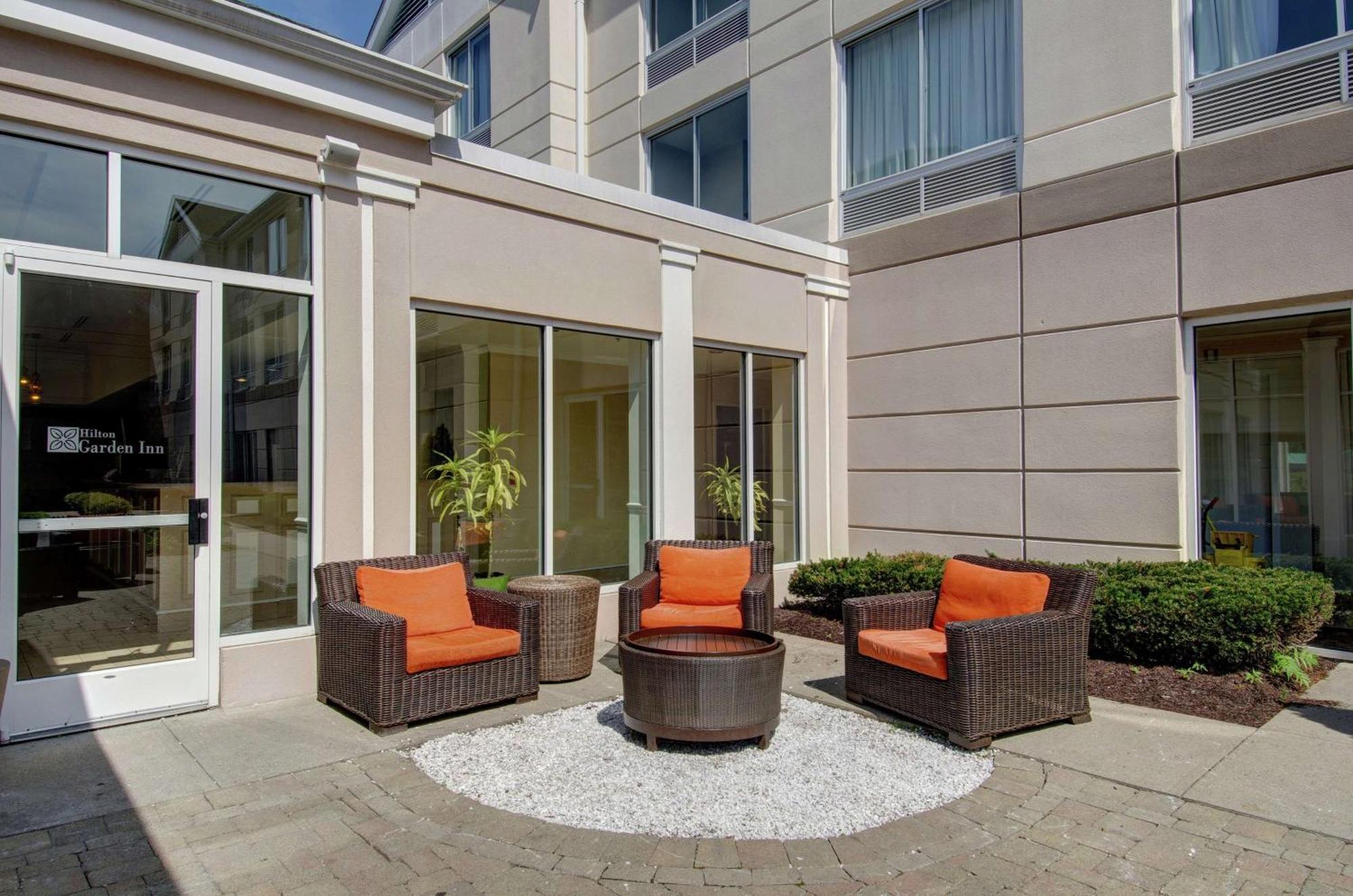 Hilton Garden Inn Norwalk Zewnętrze zdjęcie