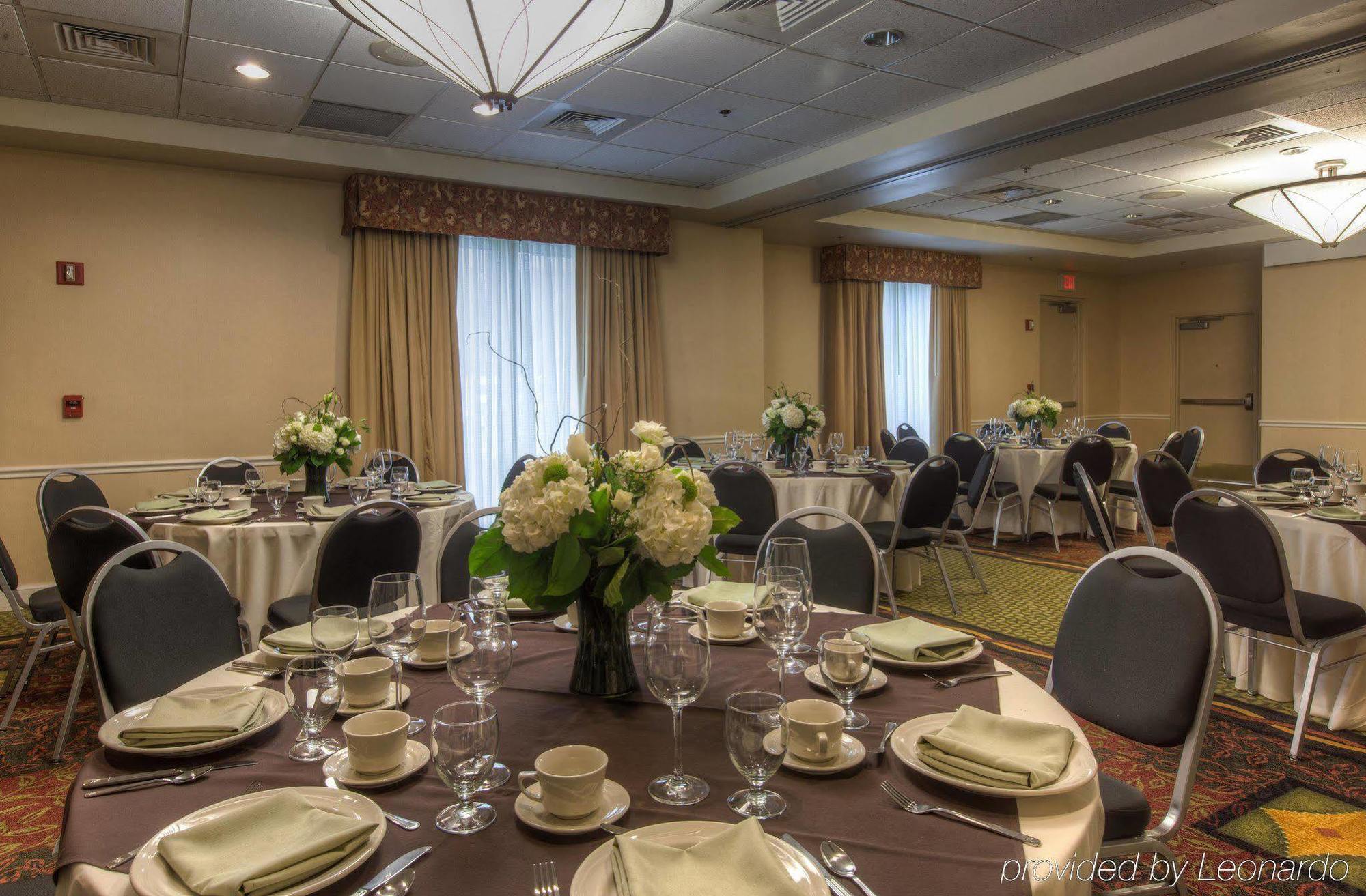 Hilton Garden Inn Norwalk Restauracja zdjęcie